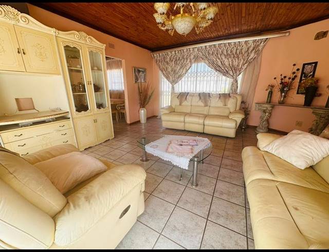 4 BEDROOM HOUSE FOR SALE IN BEDWORTH PARK